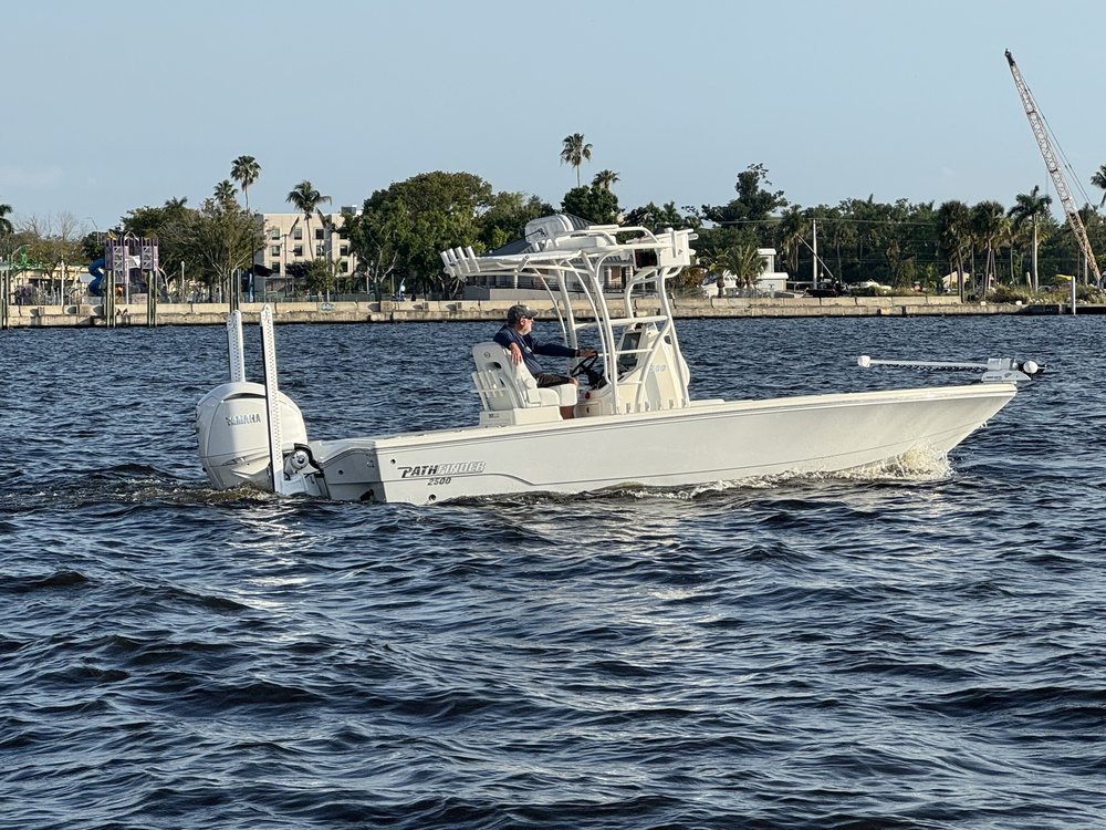 Pathfinder 25 Hybrid tower photo
